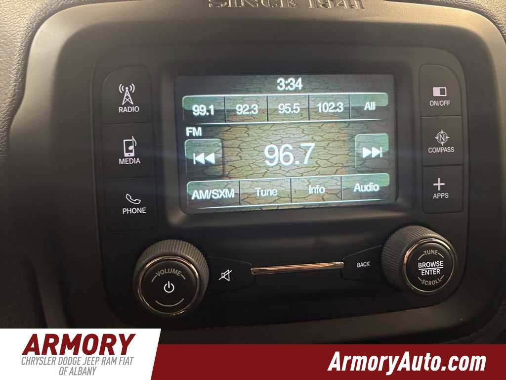 Used 2016 Jeep Renegade Latitude image 16