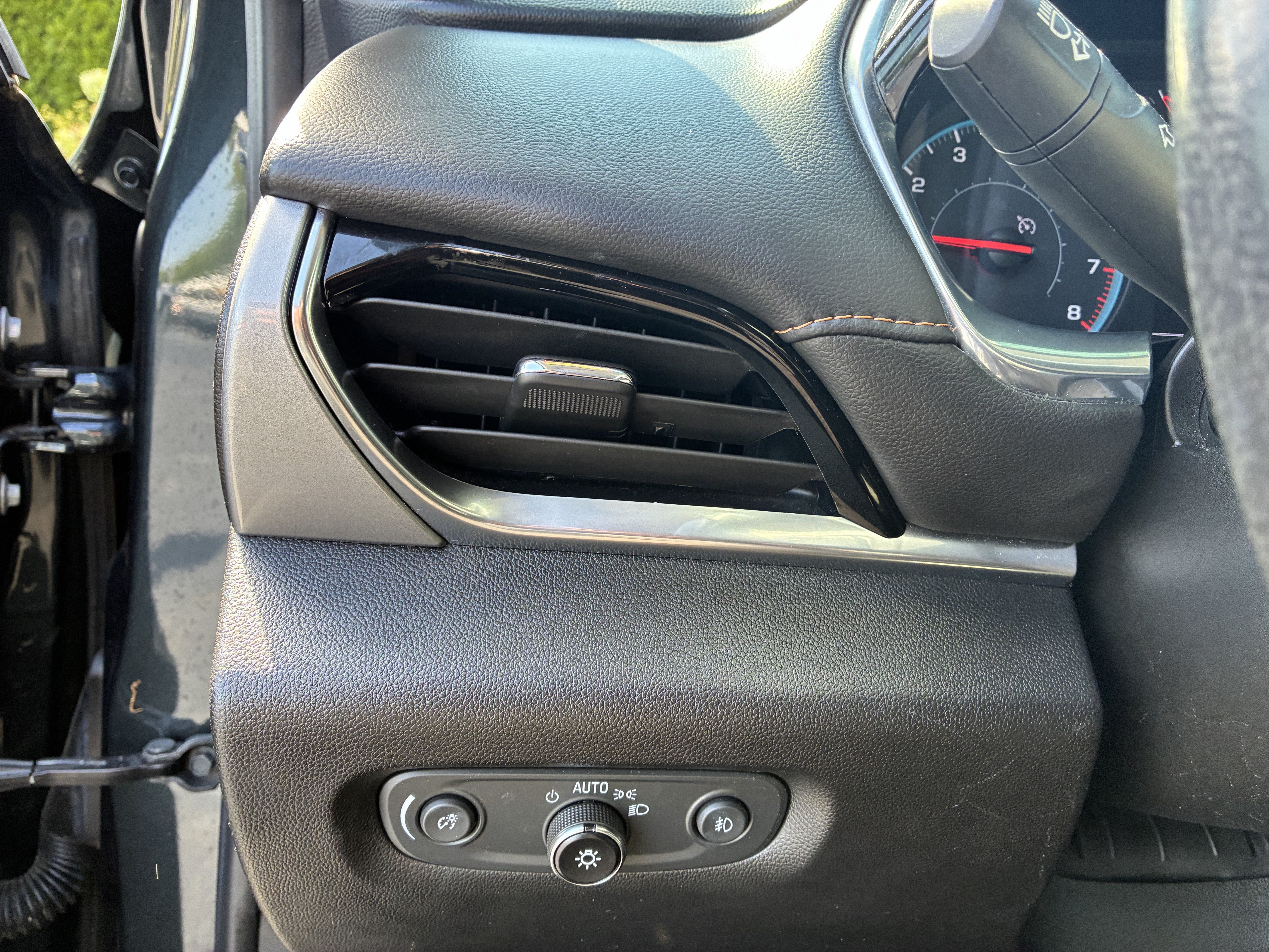 Used 2019 Chevrolet Traverse LT FWD image 28