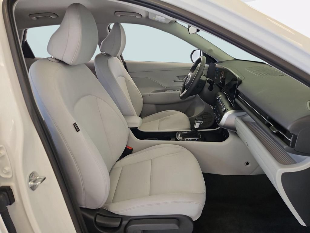 Certified 2025 Hyundai Kona SEL AWD/4WD image 28