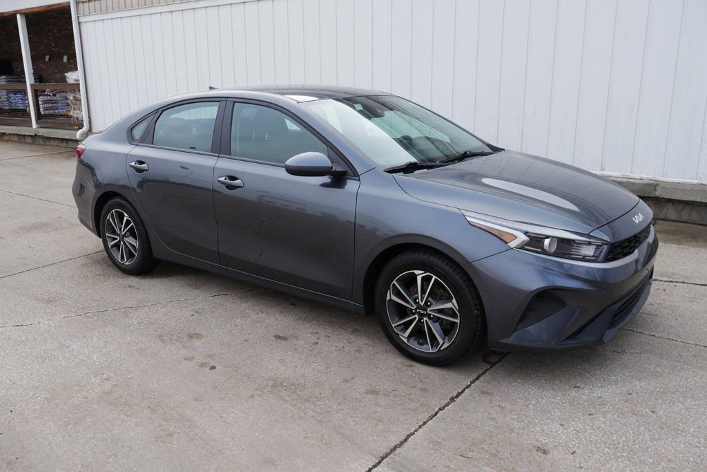 Used 2022 Kia Forte LXS image 2