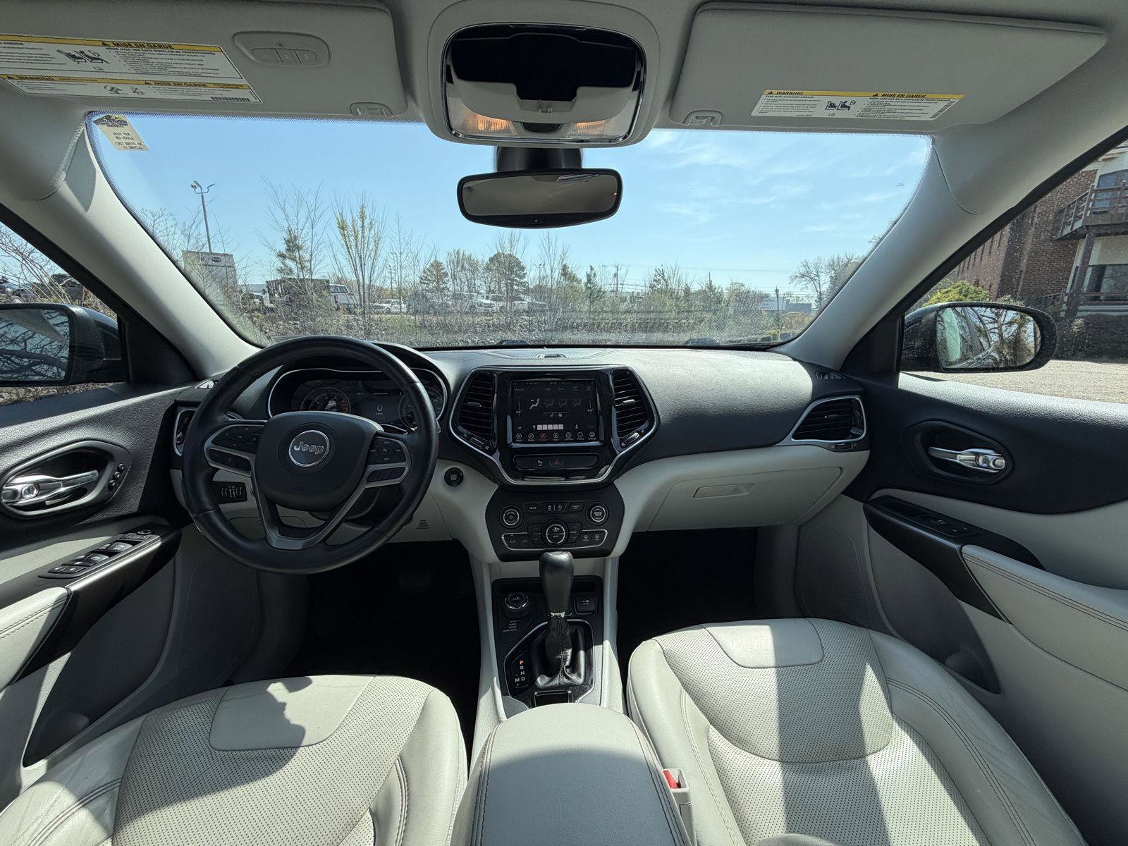 Used 2019 Jeep Cherokee Limited image 10