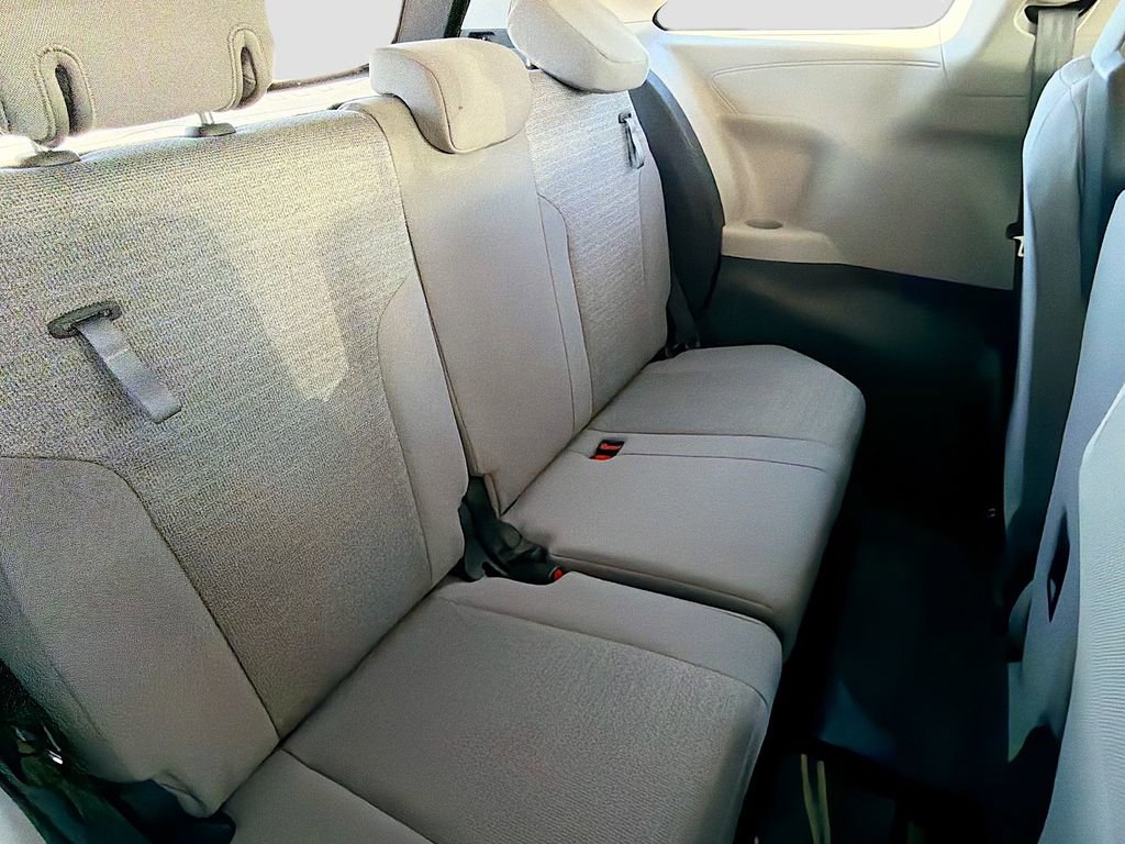 Used 2021 Toyota Sienna LE image 19