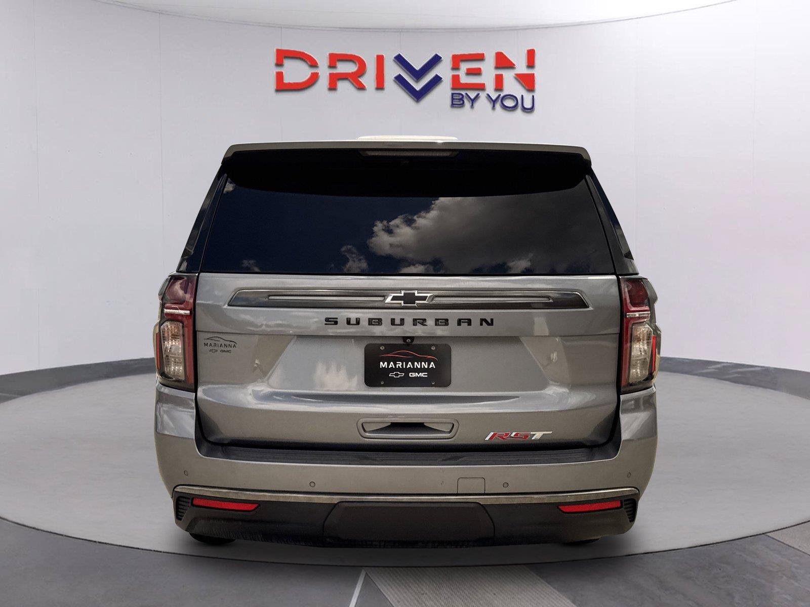 Used 2022 Chevrolet Suburban RST w/ Luxury Package AWD/4WD image 5