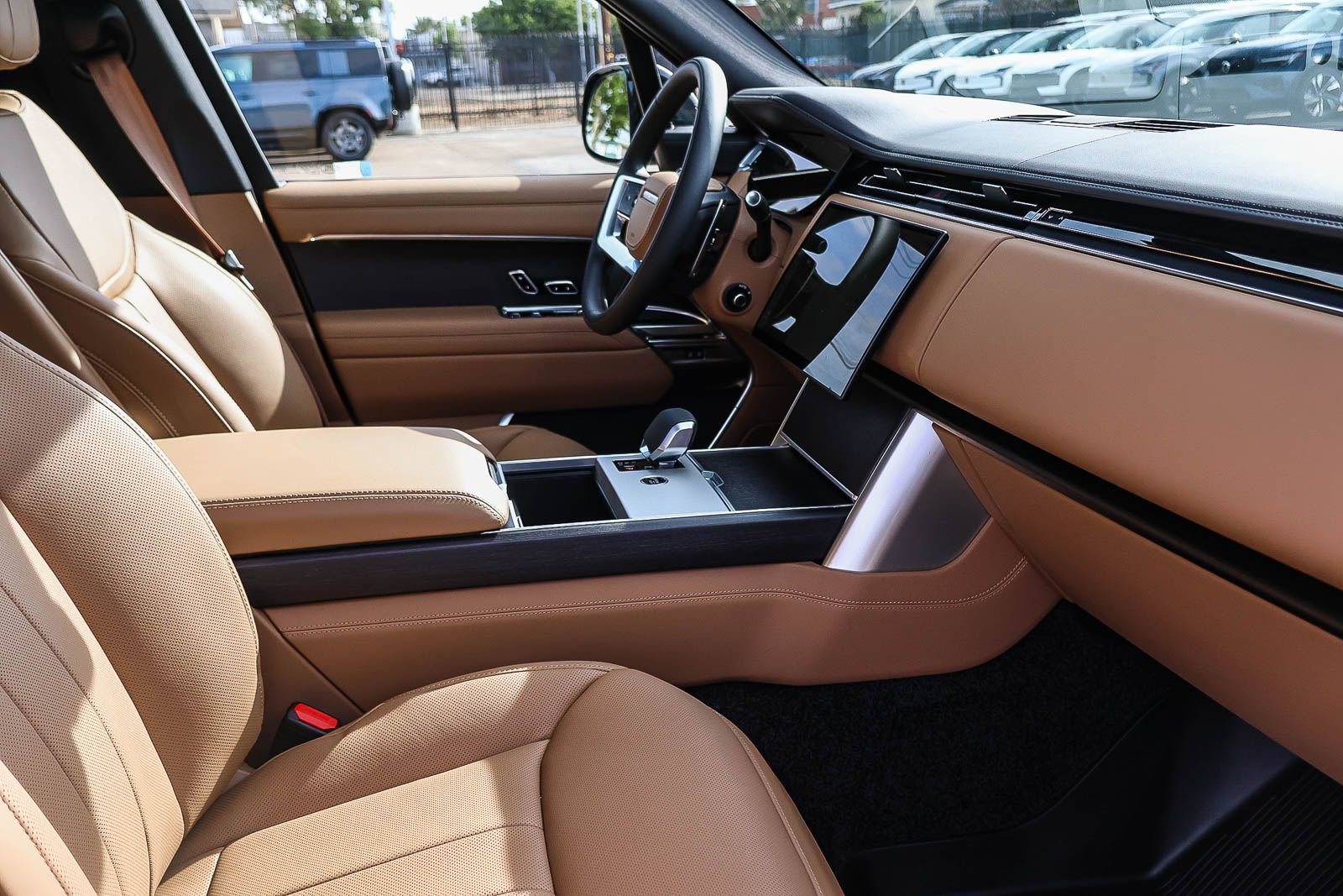 New 2026 Land Rover Range Rover SE image 17