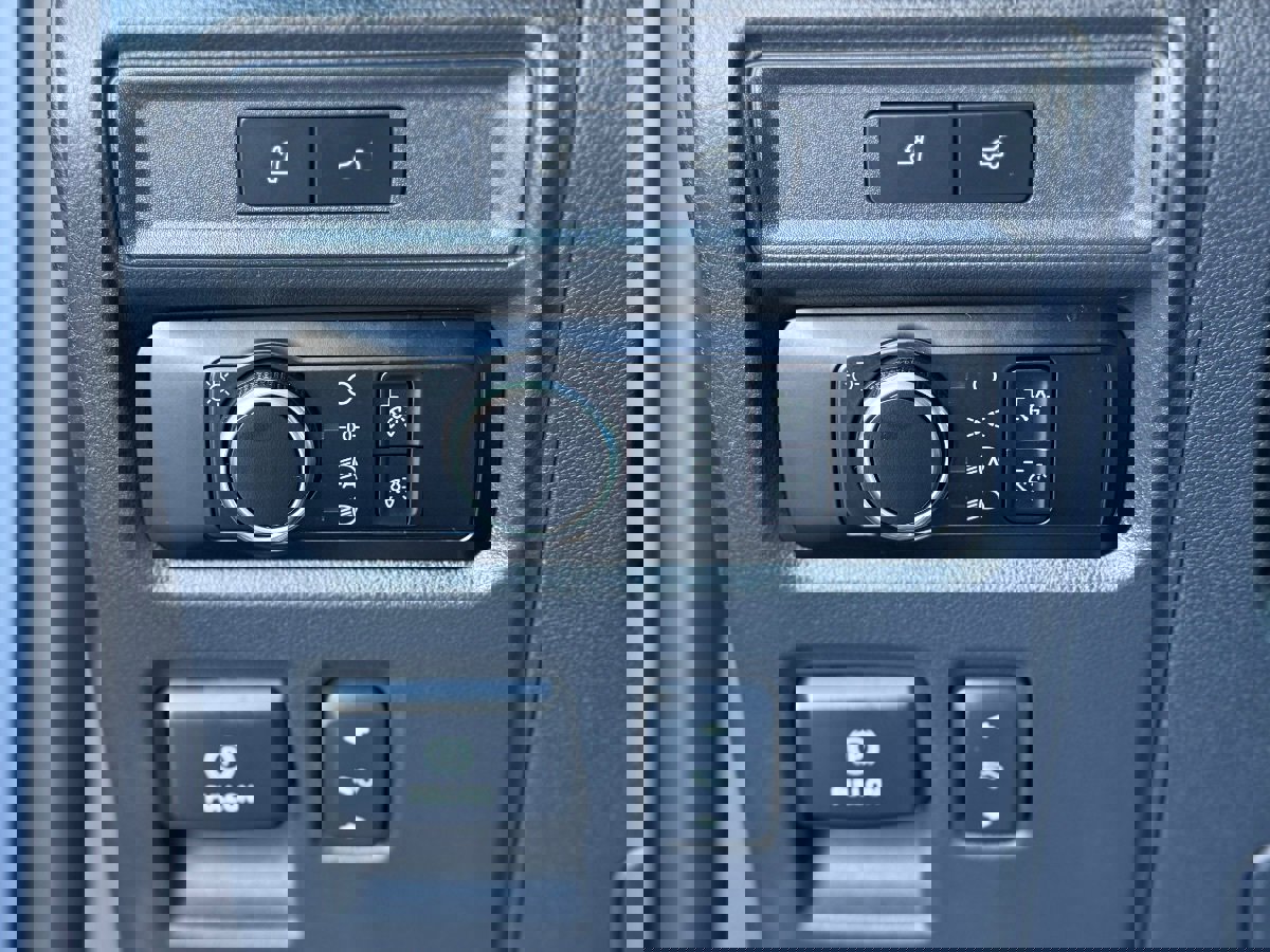 Used 2024 Ford Expedition Max XLT image 26