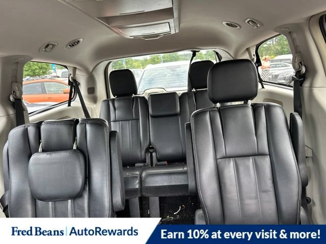 Used 2013 Chrysler Town & Country Touring FWD image 10