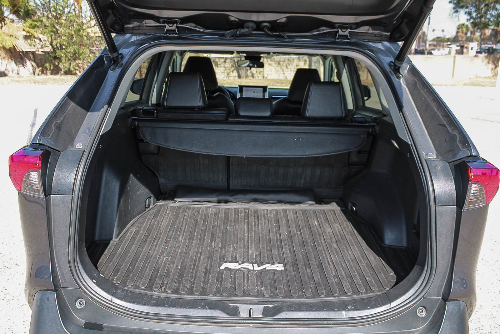 Used 2023 Toyota RAV4 XLE Premium FWD image 27