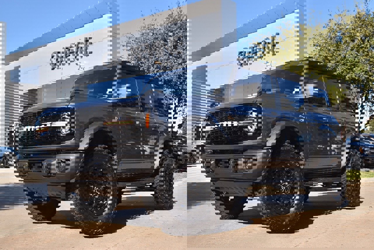 Used 2023 Ford Bronco Wildtrak image 2