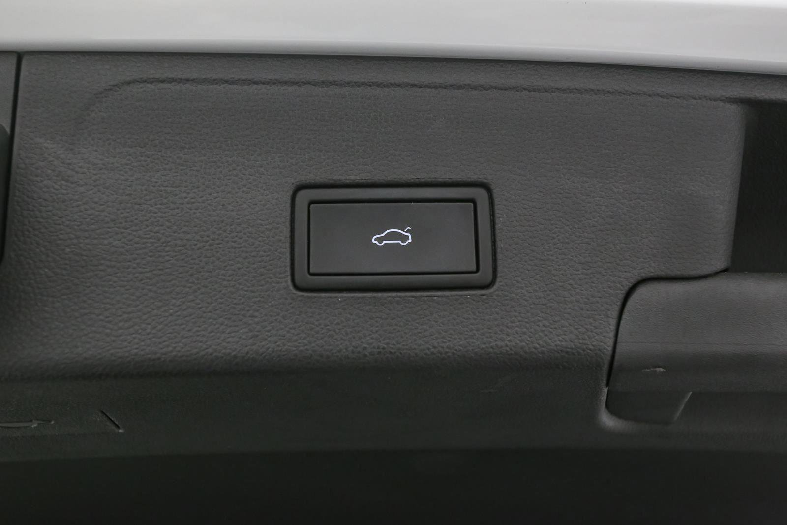 Certified 2023 Volkswagen Atlas Cross Sport SEL Premium R-Line image 17