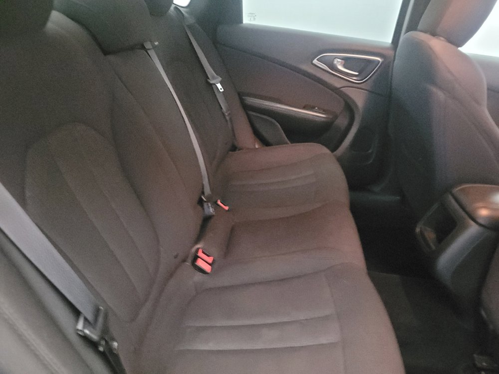 Used 2015 Chrysler 200 Limited image 19