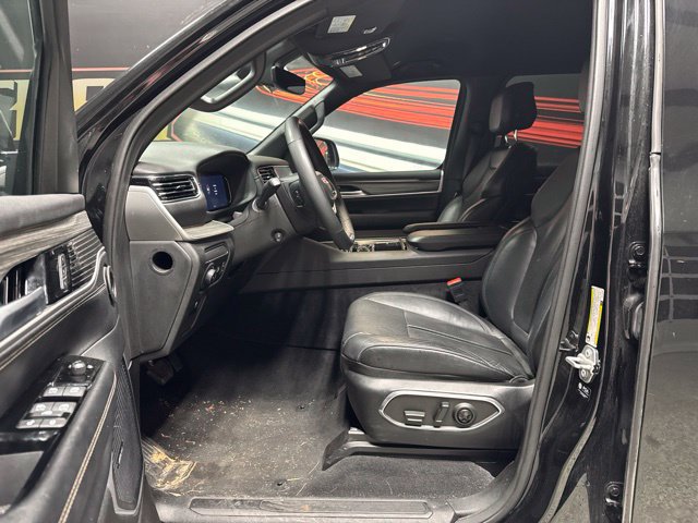 Used 2024 Jeep Wagoneer Series III AWD/4WD image 4