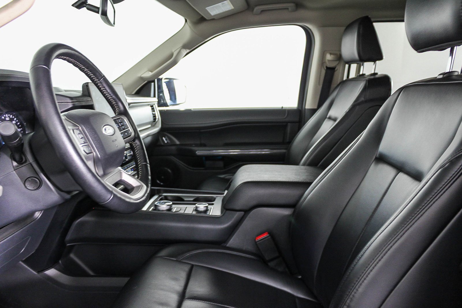 Used 2024 Ford Expedition XLT image 16