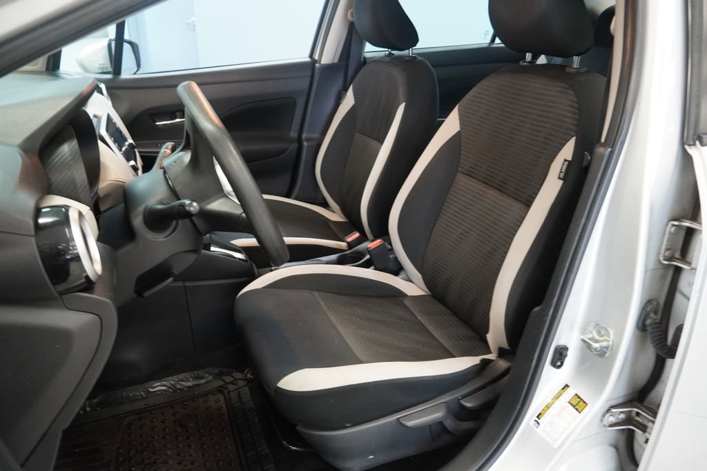 Used 2021 Nissan Versa SV image 3