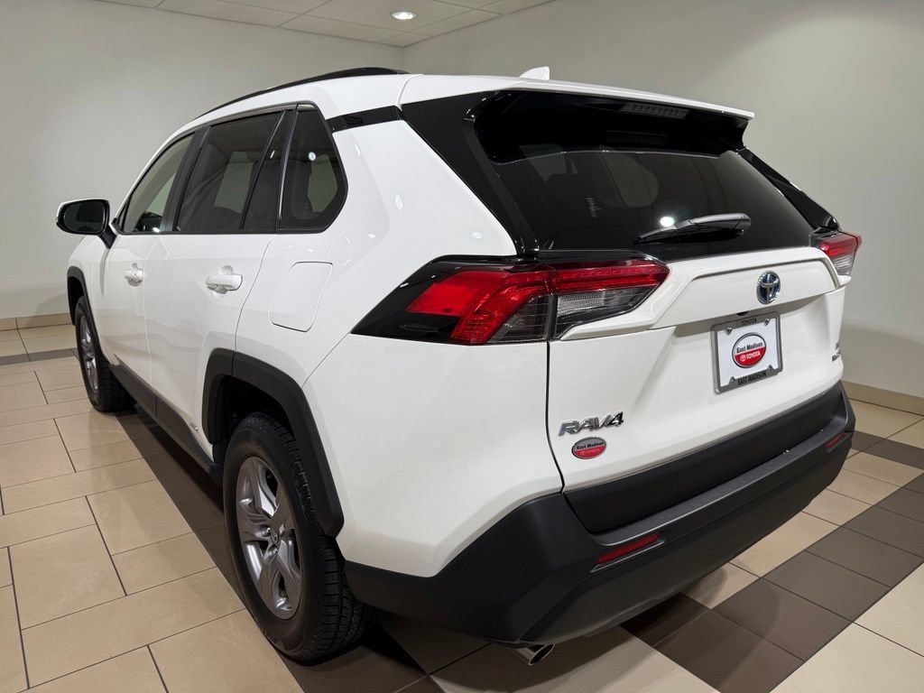 Used 2024 Toyota RAV4 LE AWD/4WD image 3