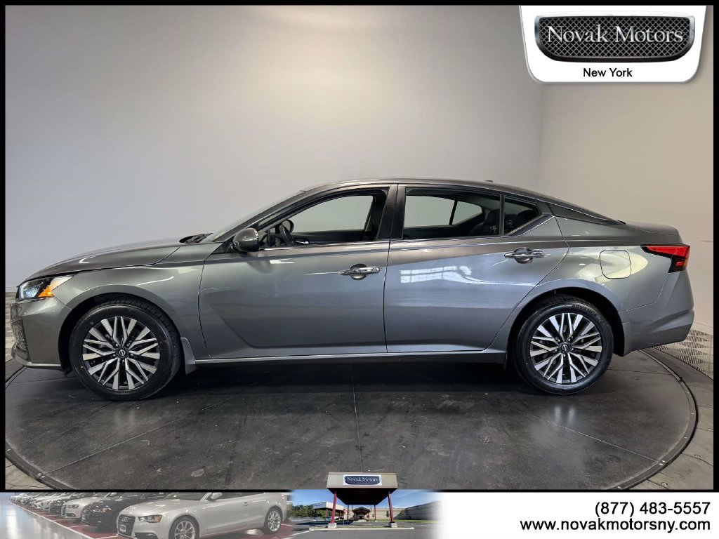 Used 2024 Nissan Altima 2.5 SV w/ SV Premium Package AWD/4WD image 5