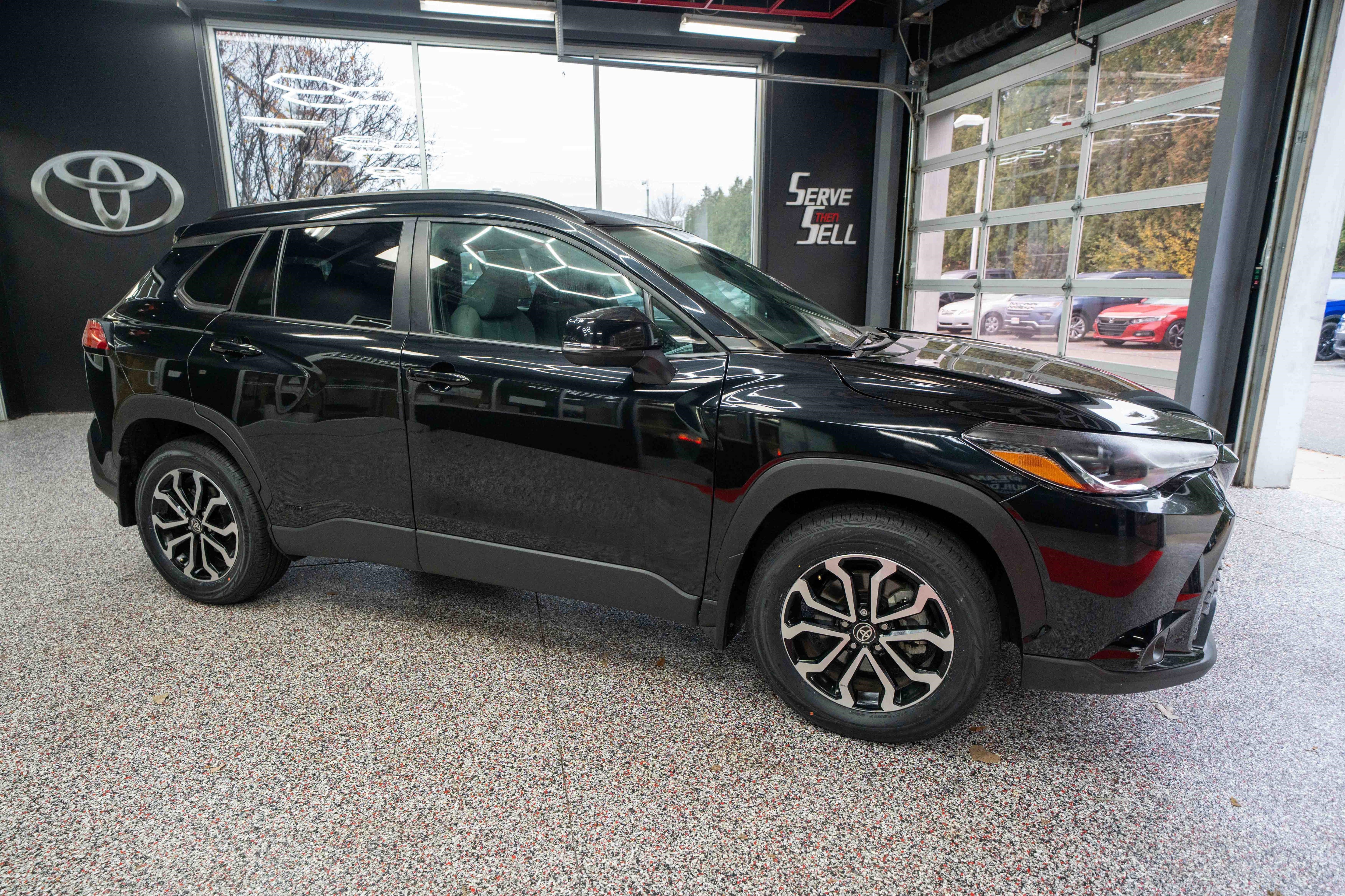 Used 2023 Toyota Corolla Cross SE image 5