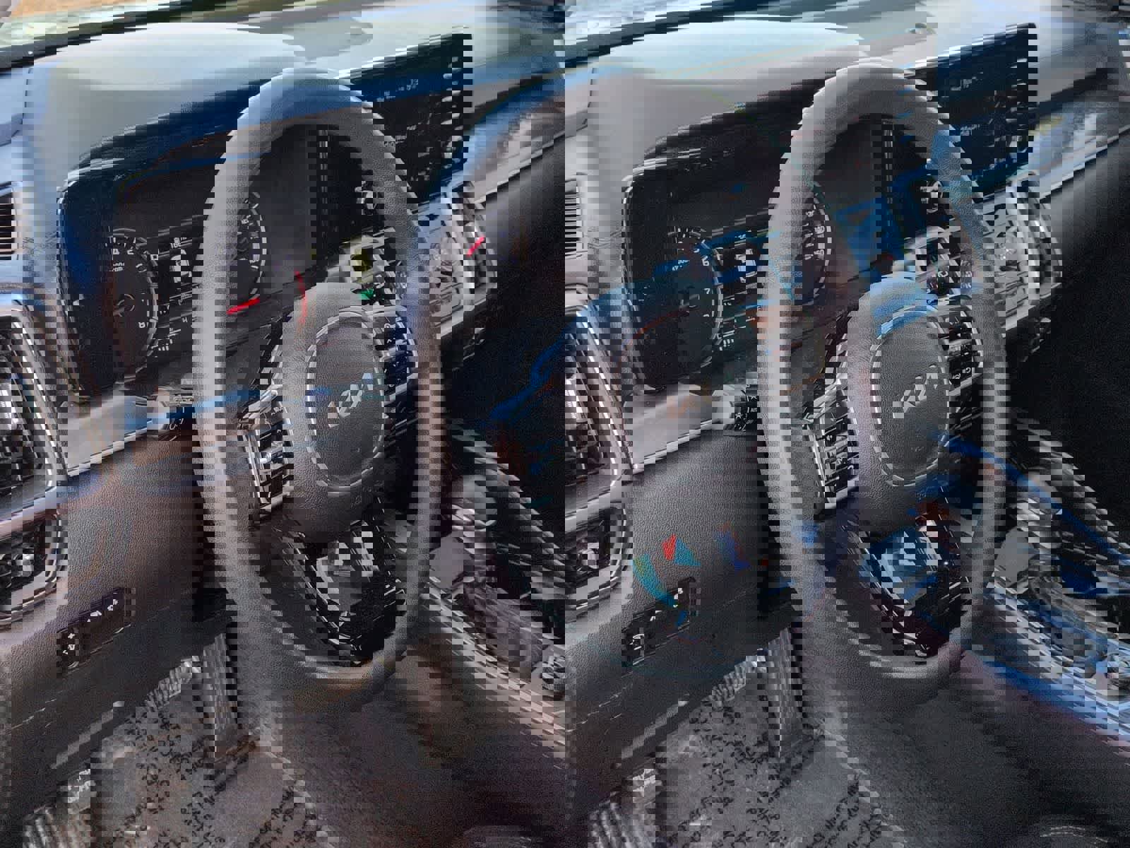 Used 2022 Kia Sorento LX image 10