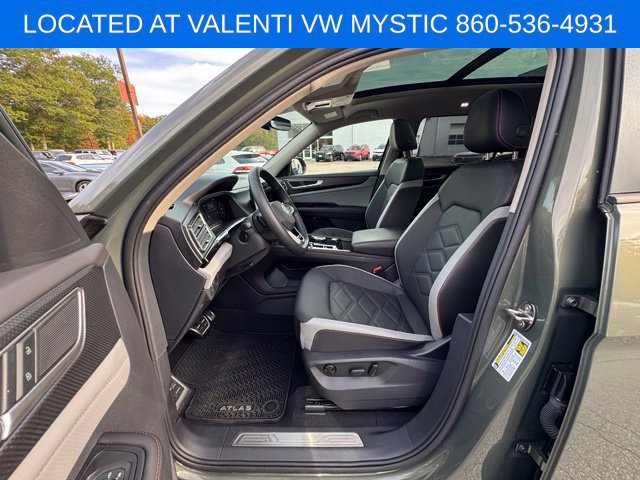 Certified 2025 Volkswagen Atlas Peak Edition SE AWD/4WD image 35