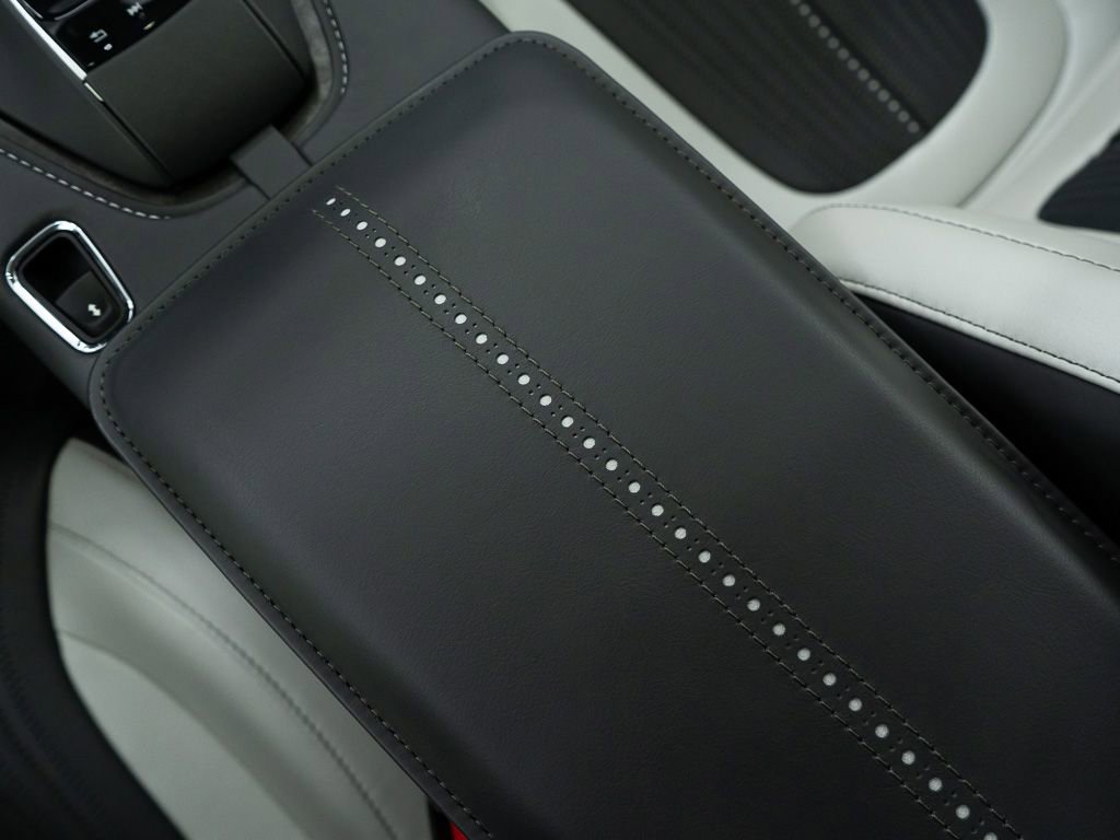Used 2023 Aston Martin DB11 V12 image 27