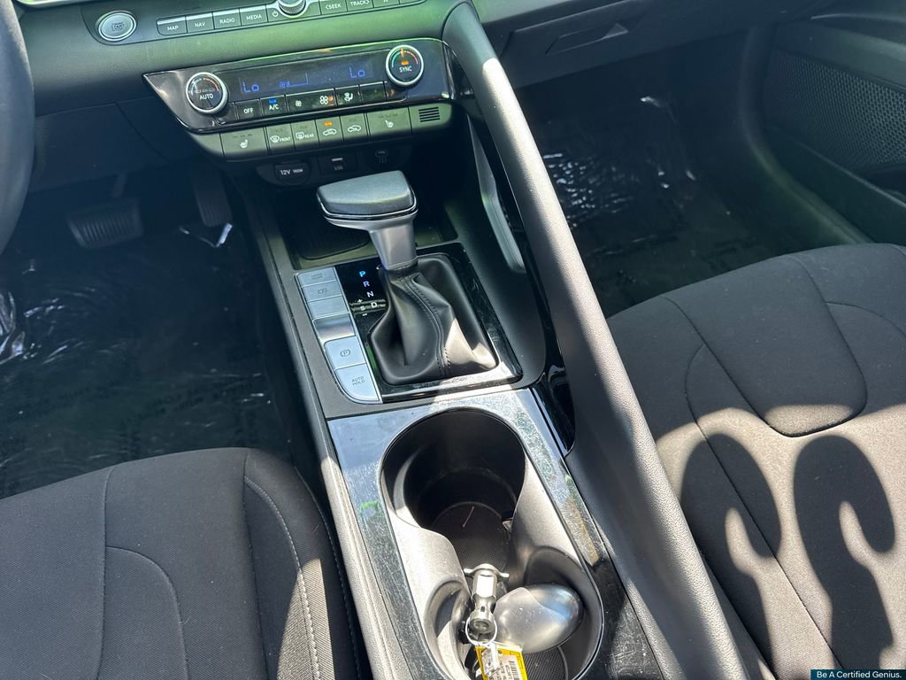 Certified 2025 Hyundai Elantra SEL FWD image 38