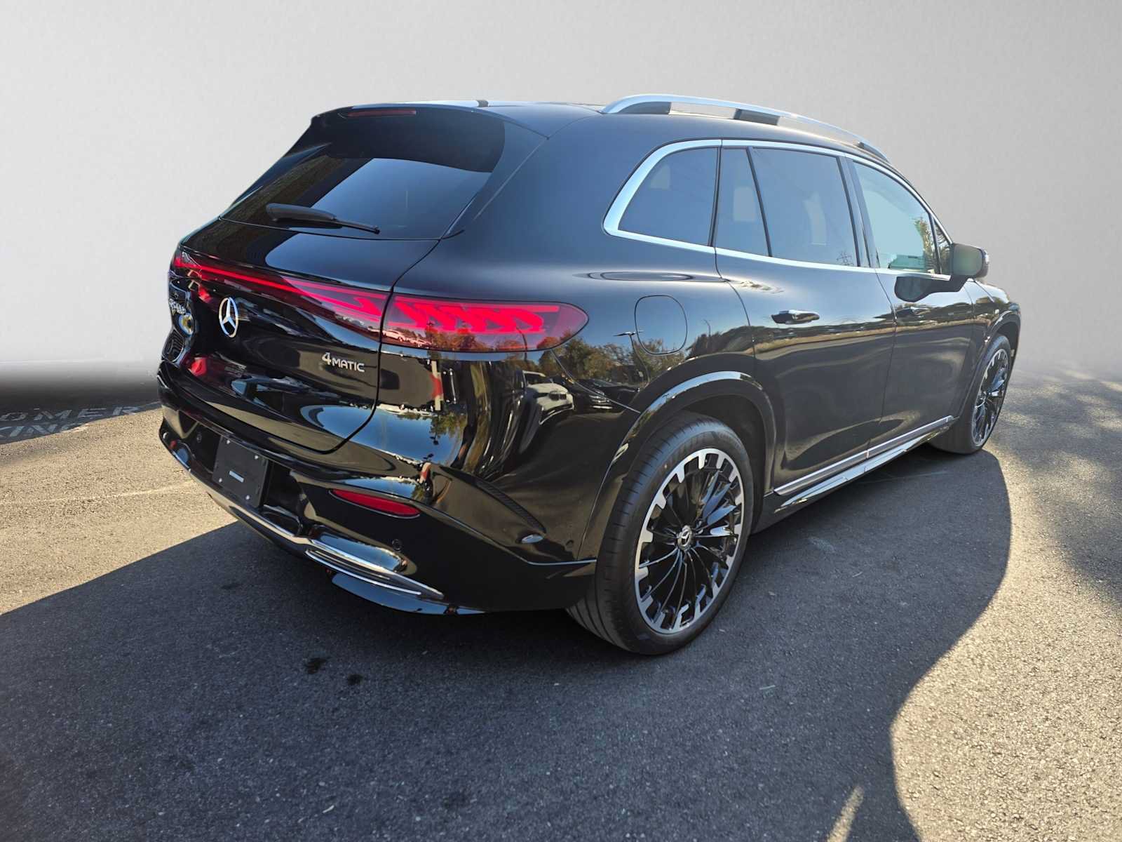 New 2027 Mercedes-Benz EQS 400 4MATIC SUV image 3