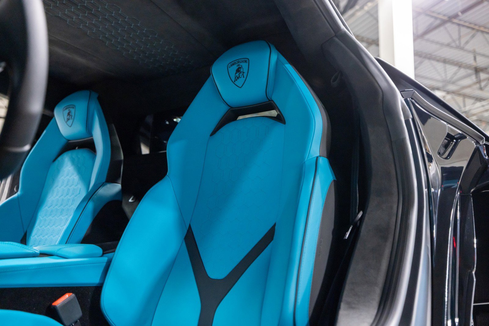 Used 2025 Lamborghini Revuelto image 44