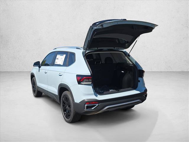 New 2026 Volkswagen Taos SE FWD image 3