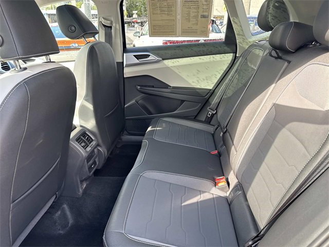 Certified 2025 Volkswagen Taos SE w/ Panoramic Sunroof Package image 11