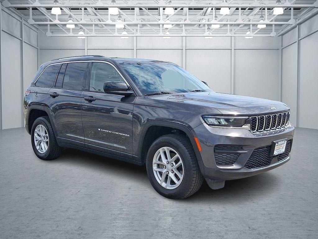 Used 2024 Jeep Grand Cherokee Laredo X AWD/4WD image 4
