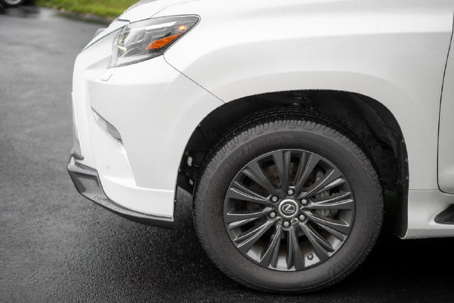 Used 2023 Lexus GX 460 Luxury w/ Sport Design Package AWD/4WD image 9