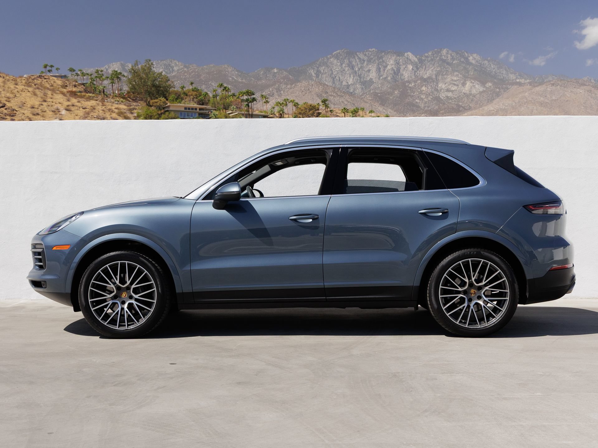 Certified 2019 Porsche Cayenne AWD/4WD image 2