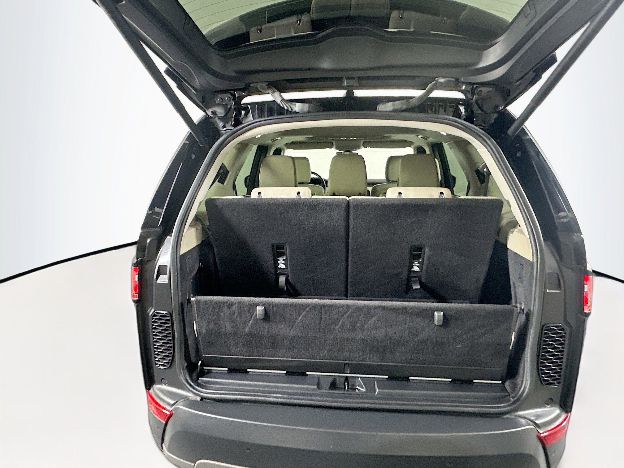 Used 2019 Land Rover Discovery HSE image 31