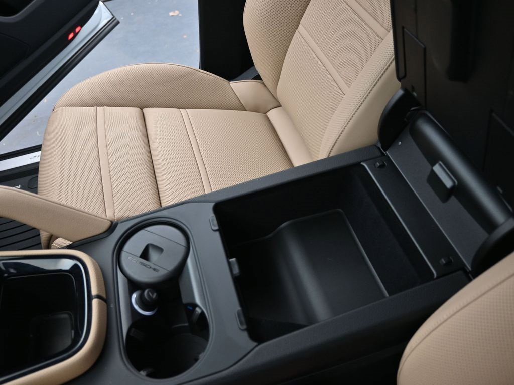 New 2025 Porsche Cayenne Coupe image 26
