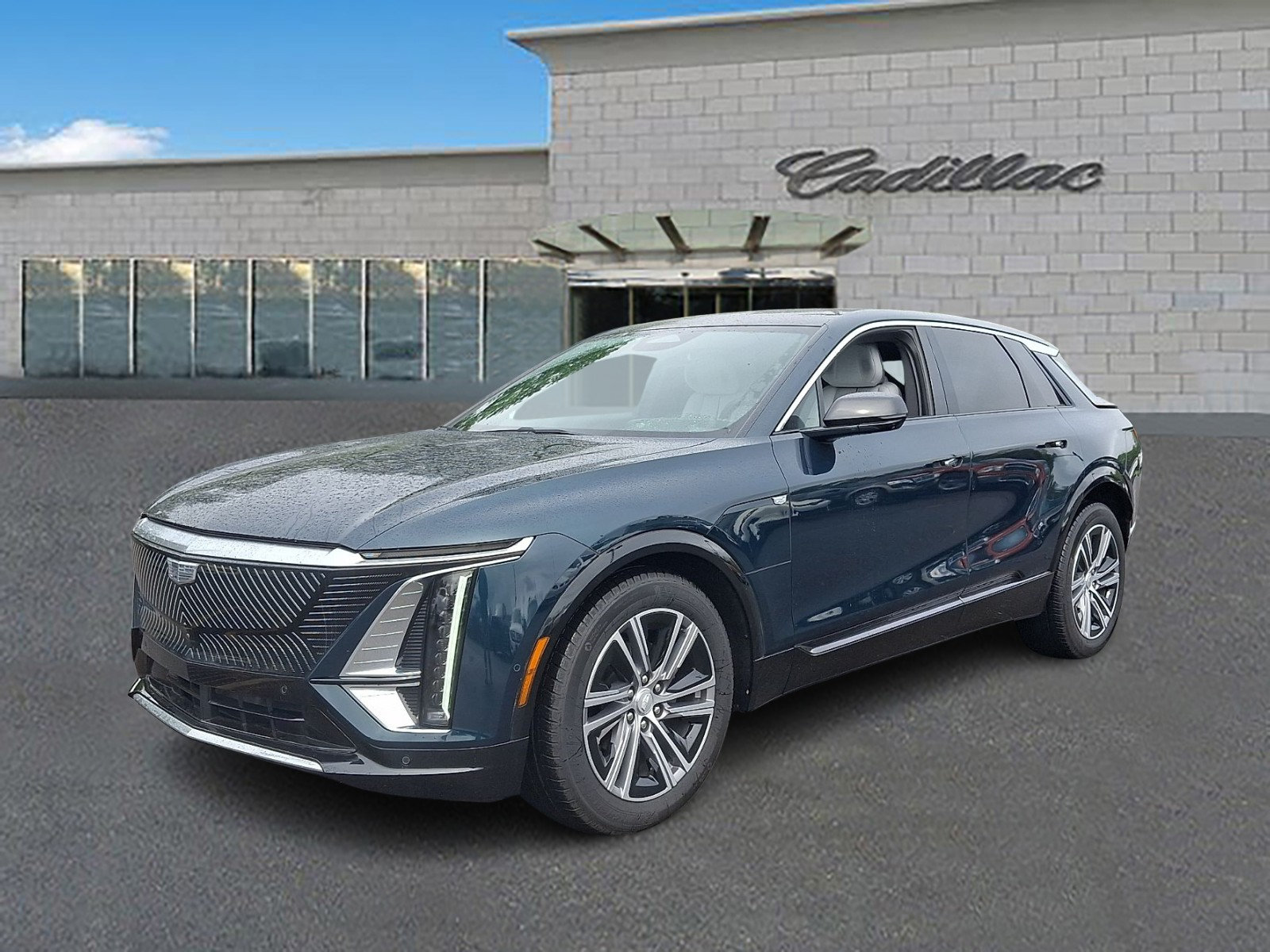 Certified 2024 Cadillac Lyriq Luxury AWD/4WD image 1