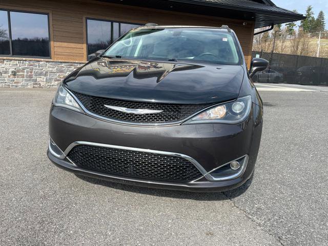 Used 2017 Chrysler Pacifica Touring-L w/ Tire & Wheel Group image 12