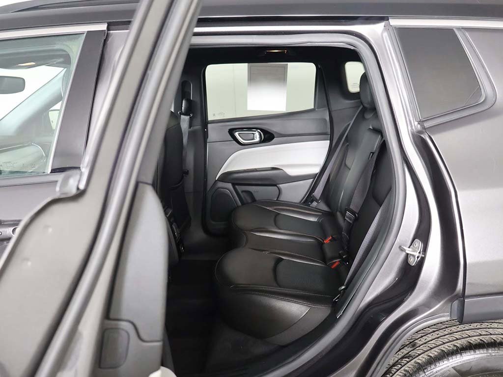 Used 2023 Jeep Compass Limited image 31