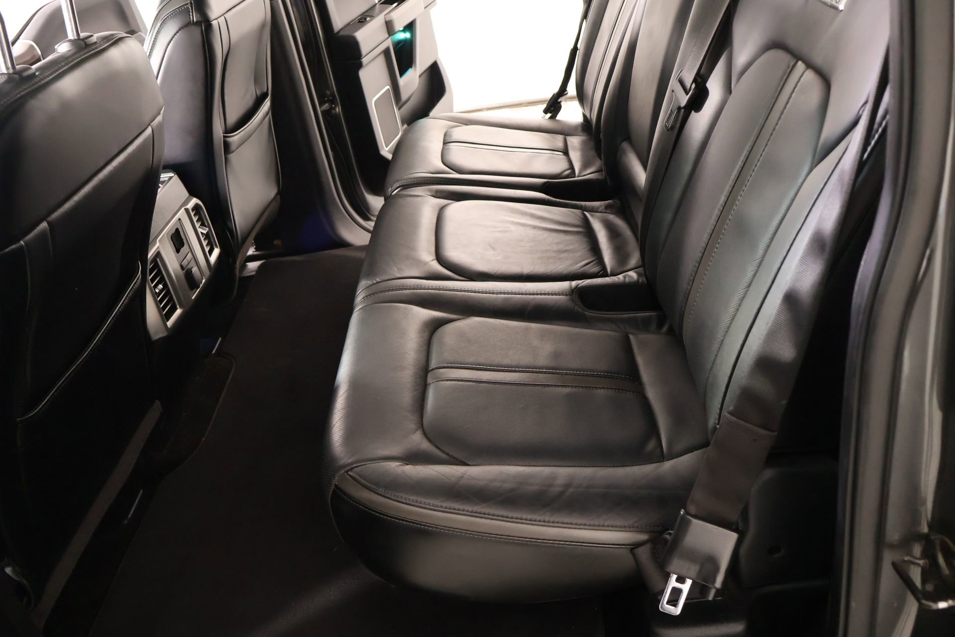 Used 2015 Ford F150 Platinum w/ Equipment Group 701A Luxury AWD/4WD image 15