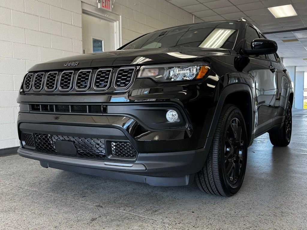 Used 2026 Jeep Compass Latitude AWD/4WD image 22
