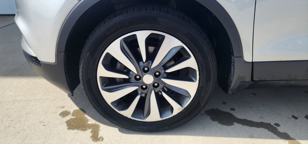 Used 2021 Buick Encore Preferred FWD image 9