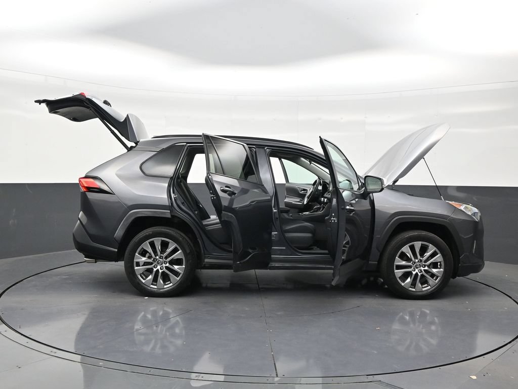 Used 2021 Toyota RAV4 XLE Premium FWD image 29