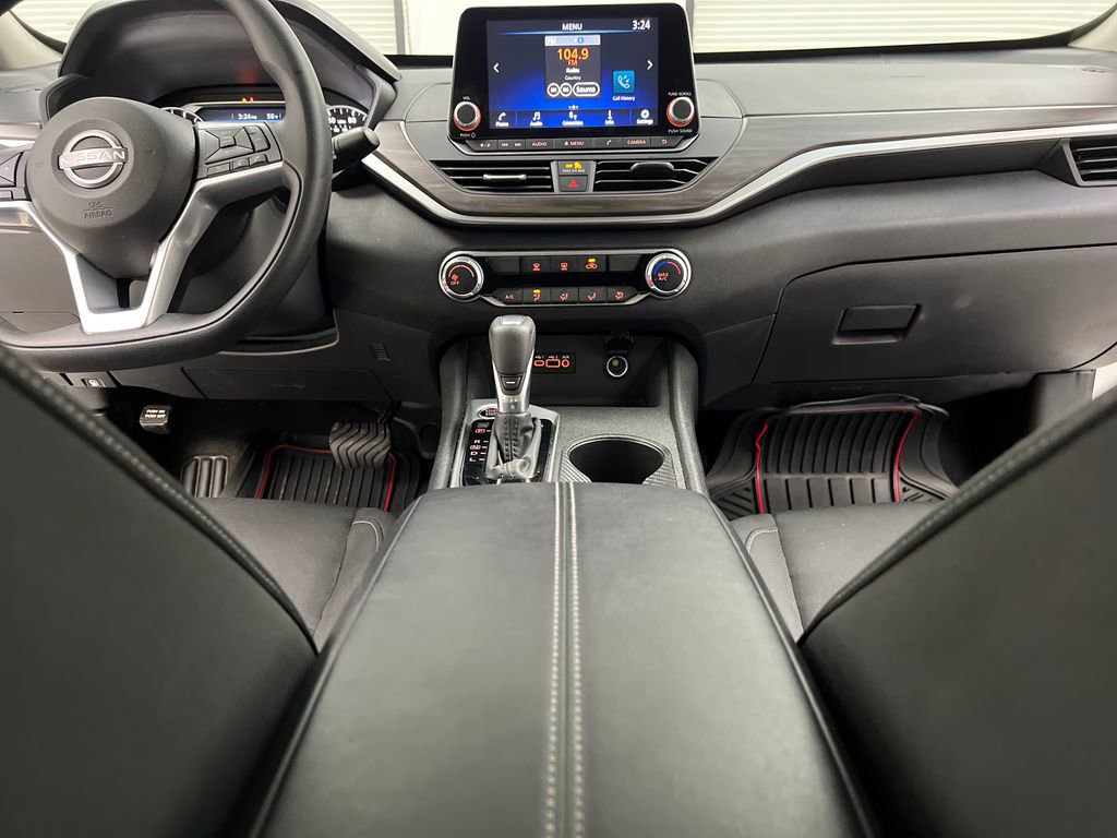 Used 2025 Nissan Altima 2.5 SV image 34