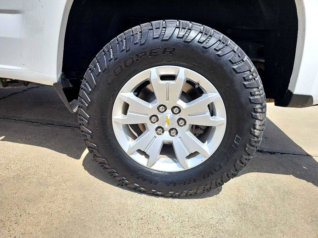 Used 2022 Chevrolet Colorado LT w/ Fleet Safety Package image 11