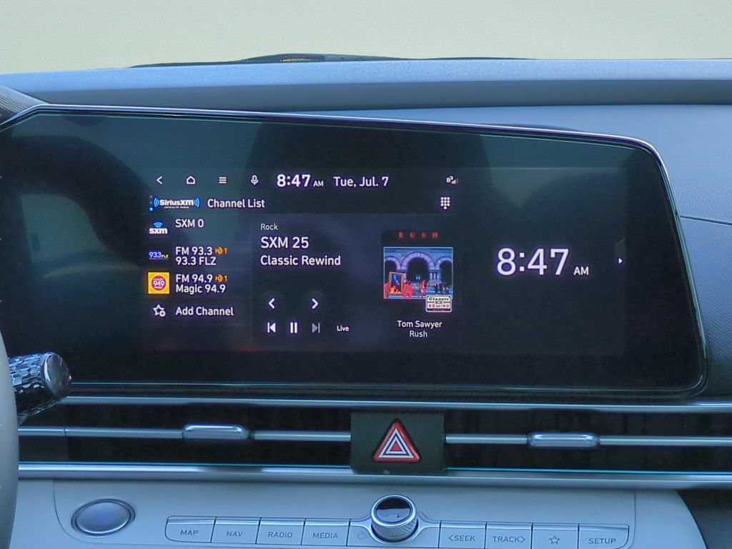 Certified 2024 Hyundai Elantra Limited FWD image 13