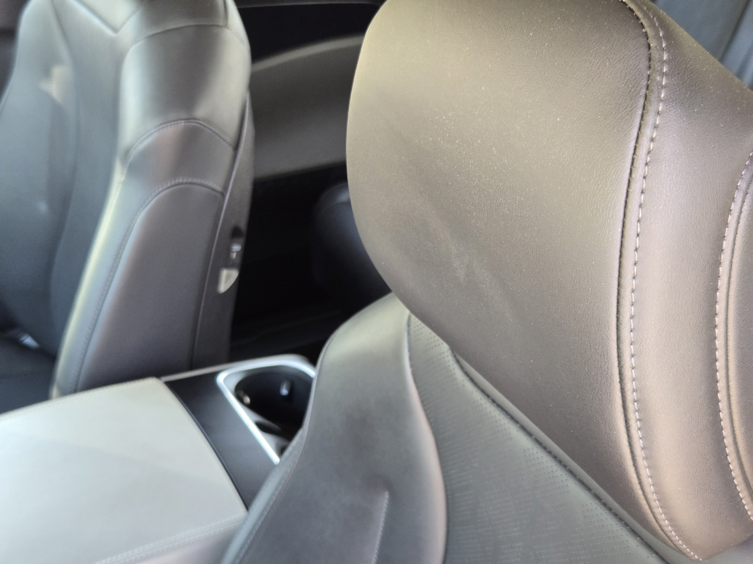 Used 2025 Kia Carnival FWD image 11