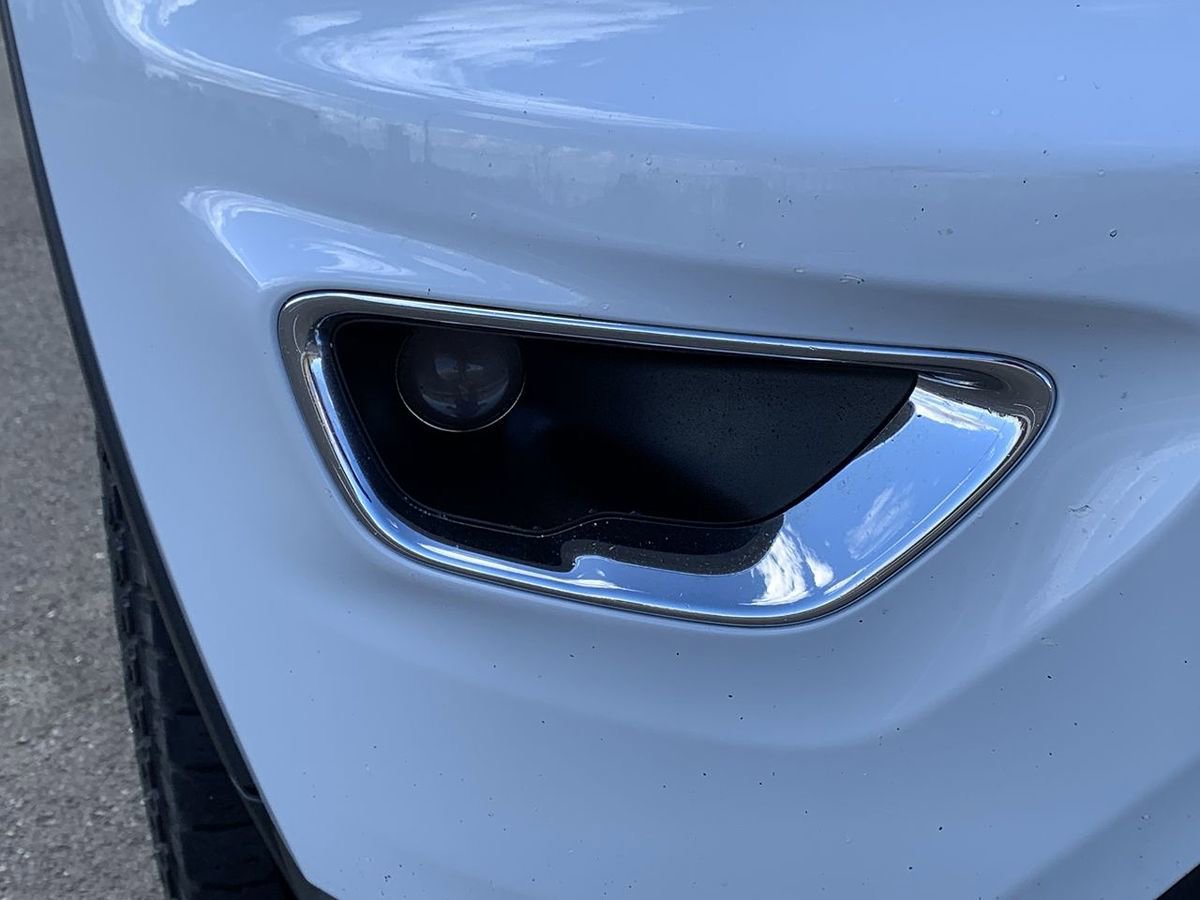 Used 2019 Jeep Grand Cherokee Laredo AWD/4WD image 10