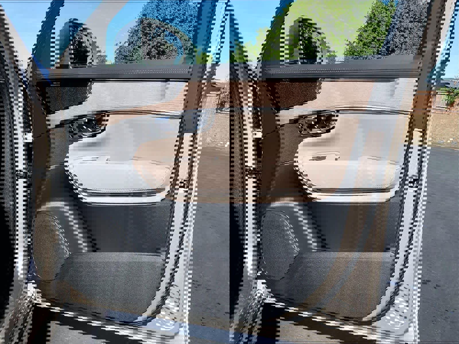 New 2026 Volvo XC90 T8 Plus w/ Protection Package Premier image 31