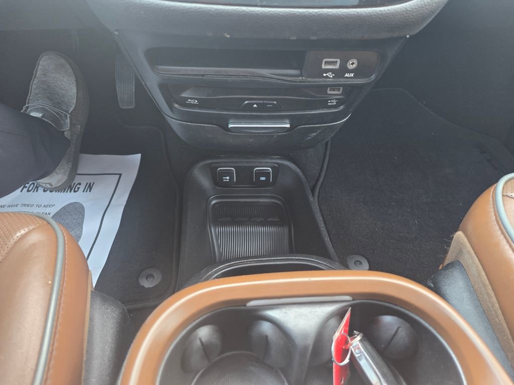 Used 2017 Chrysler Pacifica Limited w/ UConnect Theater Package image 21