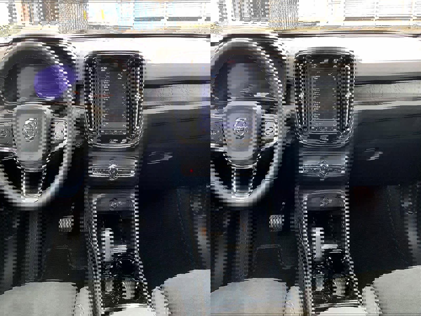 Used 2023 Volvo C40 P8 Recharge Ultimate image 9