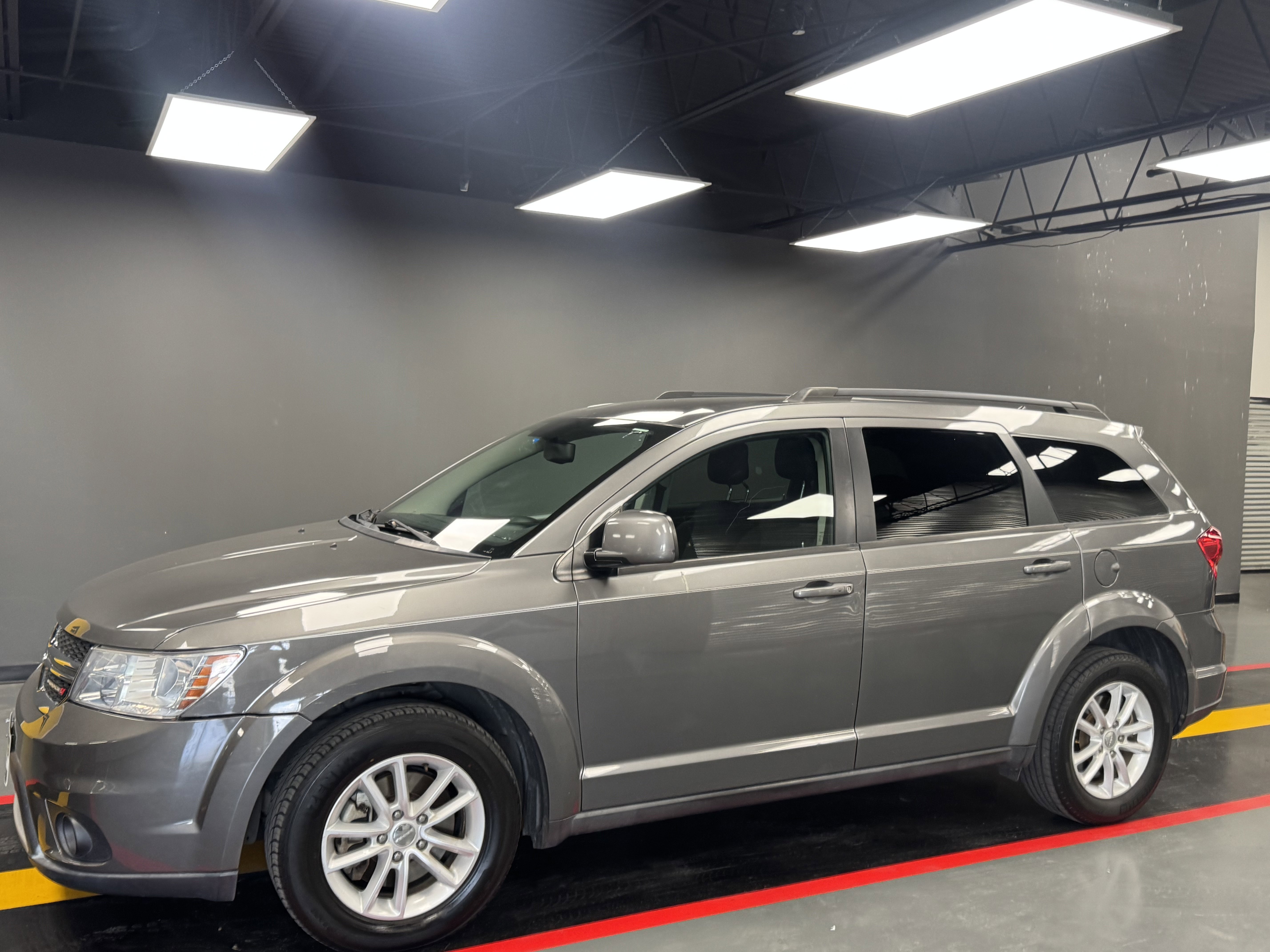Used 2013 Dodge Journey SXT w/ Flexible Seating Group image 2