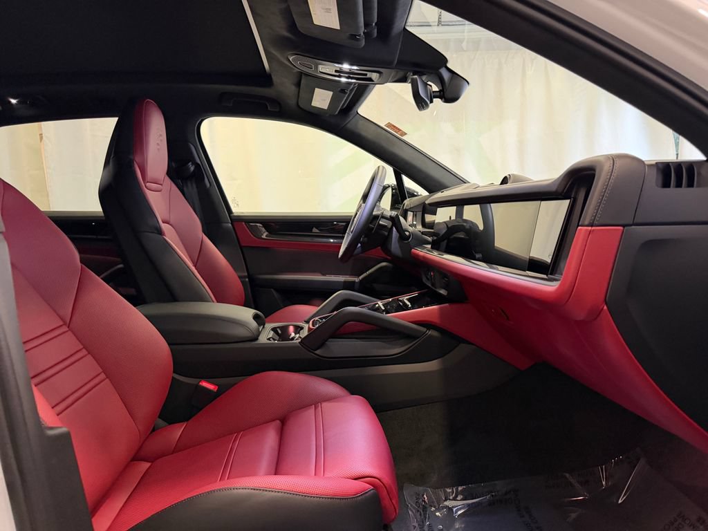 Certified 2025 Porsche Cayenne GTS AWD/4WD image 16